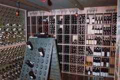wine-cellar-sinatra-hollywood-hills-house-1-scaled